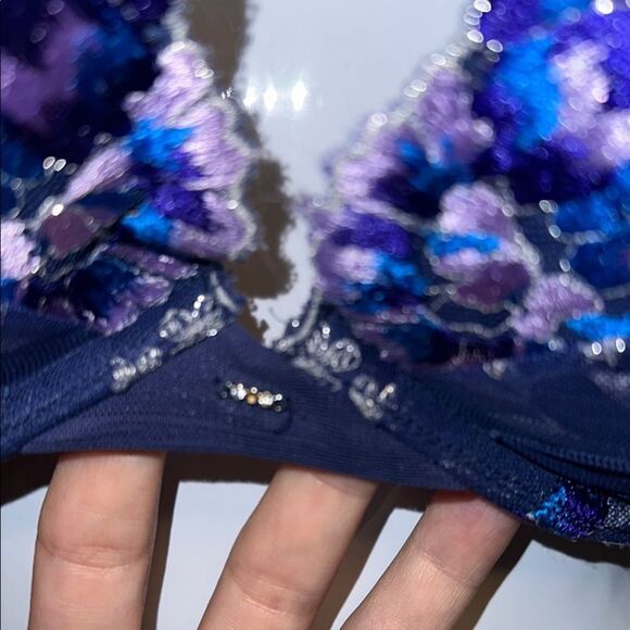 Victoria's Secret Blue and Purple Floral Plunge Bra - Picture 2 of 7